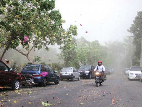 Scattered destruction in Peshawar and northern&nbsp;Pakistan!